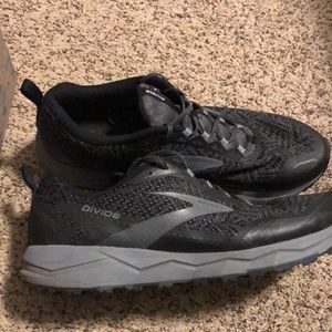 Mens Brooks divide sneakers